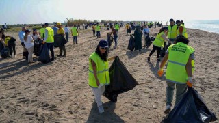 Tarsus Plajından bir ton atık toplandı
