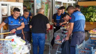 Tarsusta zabıta denetiminde sağlıksız ürünler imha edildi