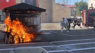 Tatbikat gerçeğini aratmadı, itfaiye personelinin soğukkanlılığı alkış topladı