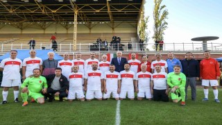 TBMM Başkanı Kurtulmuş, Türkiye ve Macaristan parlamenterleri arasındaki dostluk maçını izledi