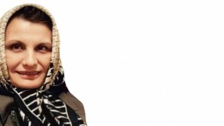 Tedavi için hastane yolunda yaşanan kazada ölen çift son yolculuğuna uğurlandı