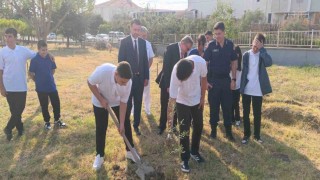 Tekirdağda liseliler fidan dikti
