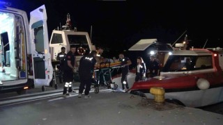 Tekne kazasında yaralanan şahıs deniz ambulansı ile getirildi