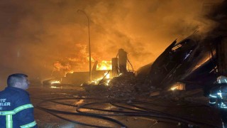 Tekstil deposu ve fabrikada yangın