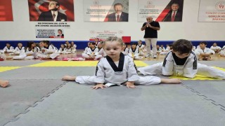 Tekvando sporcuları kuşak atladı