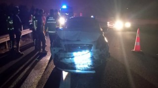 TEMde tıra çarpan otomobil hurdaya döndü: 1 yaralı