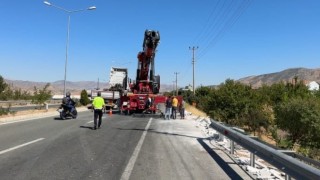 Tır evin bahçesine uçtu: Faciadan dönüldü