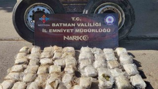 Tırın tekerinde 27 kilo skunk ele geçirildi