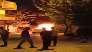 Tofaş alev topuna döndü, vatandaşlar yangını film izler gibi izledi