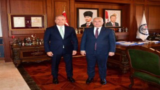 Trabzonun yeni Emniyet Müdürü Loğoğlundan Vali Yıldırıma ziyaret