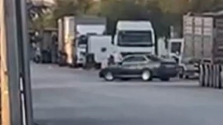 Trafiği tehlikeye atan maganda lastiğine ateş edilerek durduruldu