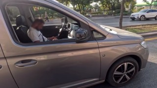Trafikte uyuya kalan sürücü kameraya yansıdı
