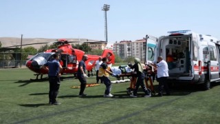 Traktörden düşen şahıs ambulans helikopterle hastaneye sevk edildi