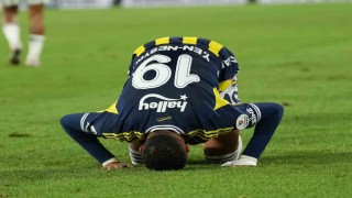 Trendyol Süper Lig: Fenerbahçe: 1 - Trabzonspor: 0 (İlk yarı)