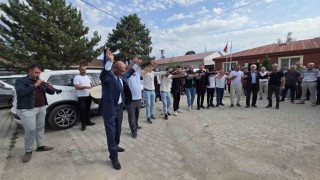 TÜDKİYEB genel başkanı seçildi: Ayağının tozuyla geldiği memleketi Tokatta zaferini halayla kutladı