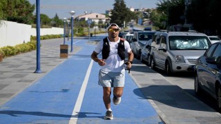 Türkiyeyi dünyaya tanıtmak için başladığı 5 bin kilometrelik ultra maratonda 6ıncı durağı Kuşadası oldu