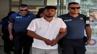 Tutuklanınca gazeteciye öpücük atıp, Zeki Mürene selam dedi