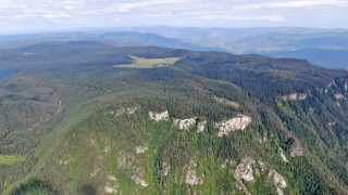 Üç ilin kesişim noktasında manzarasıyla mest eden zirve keşfedilmeyi bekliyor