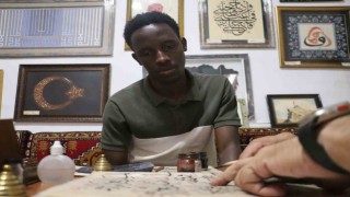 Ugandalı öğrenci Sivasta hattat oldu