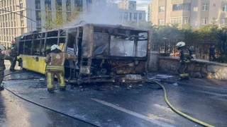 Ümraniyede İETT otobüsü alev alev yandı