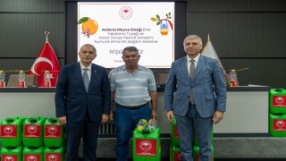 Üreticiye, Akdeniz meyve sineği tuzağı dağıtıldı