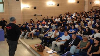 Uşak Üniversitesi öğrencilerine bağımlılıkla mücadeleyi anlattı