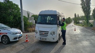 Uşakta okul servisleri ve çevrelerinde sıkı kontrol