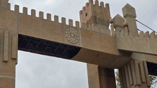 Üst geçit tehlike saçıyor