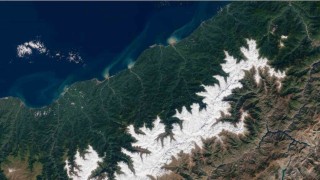 Uydu görüntülerinde Kaçkarlardaki kar ve Karadenize selle taşınan toprak kütleleri dikkat çekti