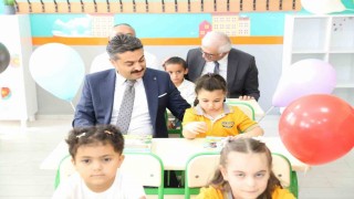 Uyum haftasında öğrencilerin heyecanına ortak oldu