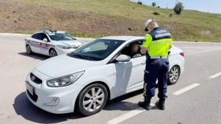 Uyuşturucu madde alarak trafiğe çıktı hem 47 bin lira ceza yedi hem ehliyetinden oldu