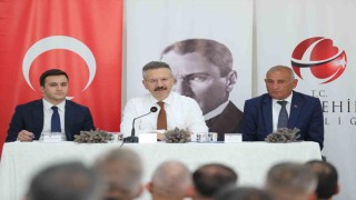 Vali Aksoy Han ilçesinde muhtarlarla buluştu