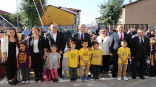 Vali Aktaş, Uşakta ilk ders zilini çaldı