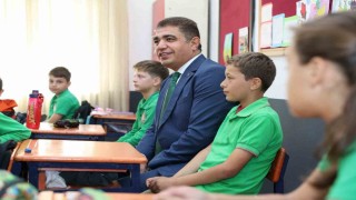 Vali Aslandan yenilenen okula ziyaret