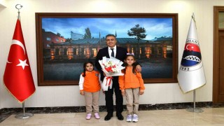 Vali Çiçek, İlköğretim Haftasında öğrencileri ağırladı