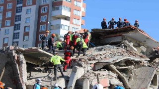 Vali Çiçek, Kahramanmaraş depremini yönettiği afet tırında deprem tatbikatını takip etti