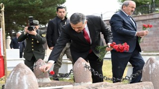 Vali Çiftçi, Karskapı ve Erzurum polis şehitliğini ziyaret etti