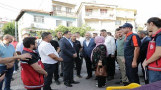 Vali Işın deprem sonrası Simavda vatandaşlarla bir araya geldi