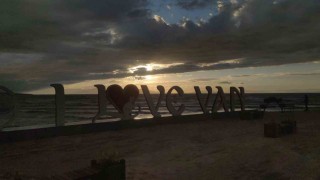 Van Gölünde dalgalar coştu