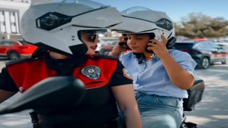 Van polisi kız çocuğunun hayallerine ortak oldu