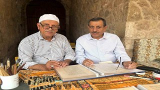 Vanda emekli öğretmen Kuran-ı Kerimi el yazısıyla tamamladı