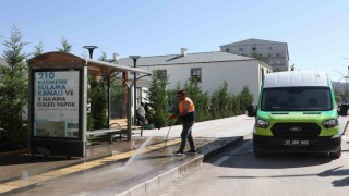 Vanda mobil temizlik ve yıkama aracıyla duraklar artık daha temiz