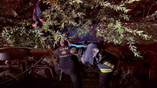 Vanda otomobil su kanalına düştü: 1 yaralı