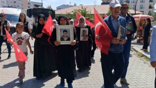 Vanlı anneler evlatlarını bekliyor