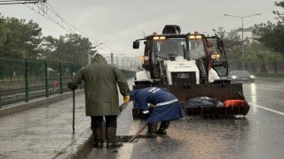 Yağmur suyu birikintilerine anında müdahale