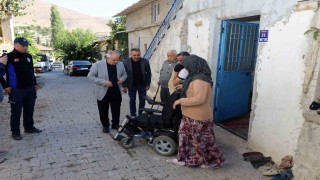 Yahyalı Belediyesinden engelli vatandaşa akülü araç desteği
