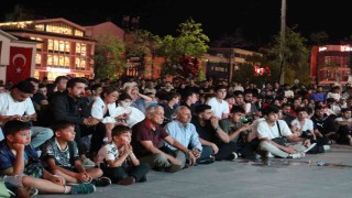 Yalovada milli takımların maçları dev ekranlarda izlendi
