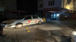 Yan baktın diyerek kuryeyi bıçaklayıp kaçtılar