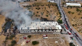 Yangın peşlerini bırakmadı: Aynı mobilya markasının fabrikası 2 ayda 2 kez yandı