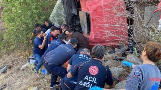 Yangına giden itfaiye aracı şarampole yuvarlandı: 2 itfaiye eri yaralı